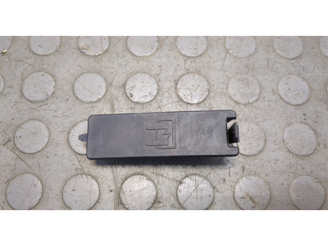 Крышка блока предохранителей Citroen Berlingo 2008-2012