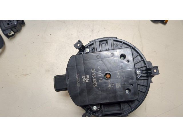 Моторчик печки  Cadillac XT5 2016-2019        