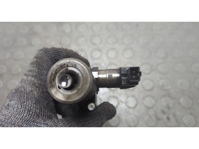 Форсунка топливная  Volkswagen Passat 6 2005-2010    03G130073S     