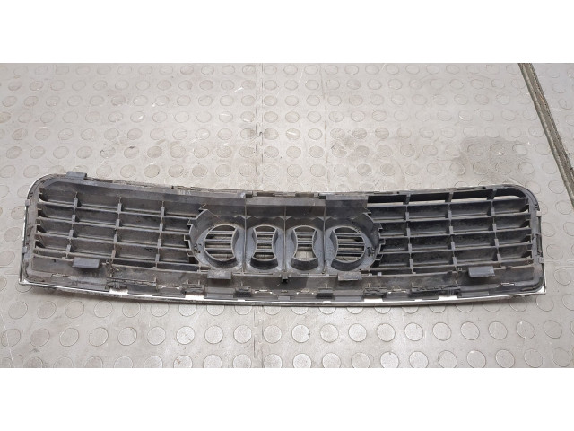 Решетка радиатора  Audi A4 (B6) 2000-2006          8E0853651B