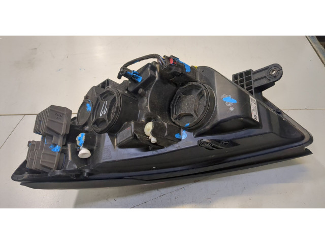 Фара передняя  Opel Mokka 2016-2019 правая 