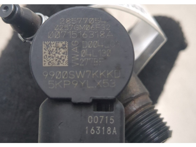 Форсунка топливная  Skoda Octavia (A7) 2013-2023    04L130277BF     