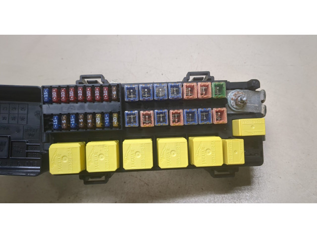 Блок предохранителей Jaguar S-type xw4t14a003a 3