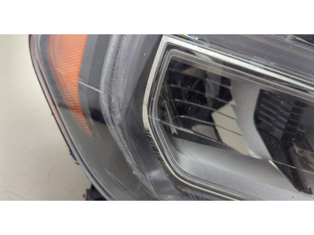 Фара передняя GMC Acadia 2019-2025 правая