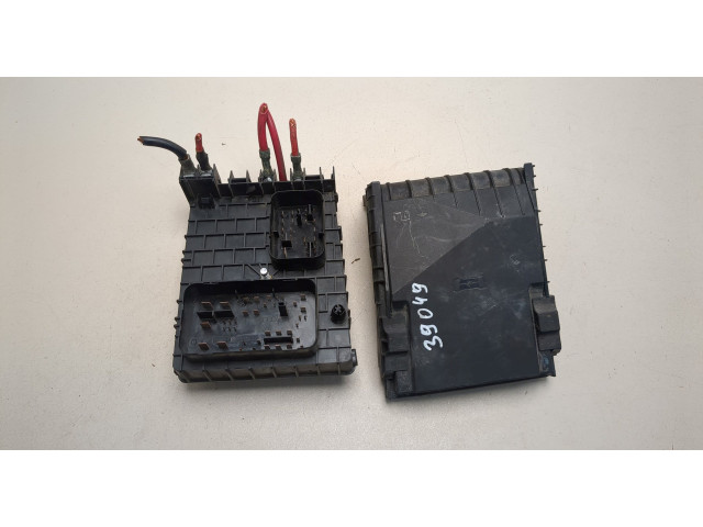 Блок предохранителей Volkswagen Golf 5 2003-2009 1K0937124K