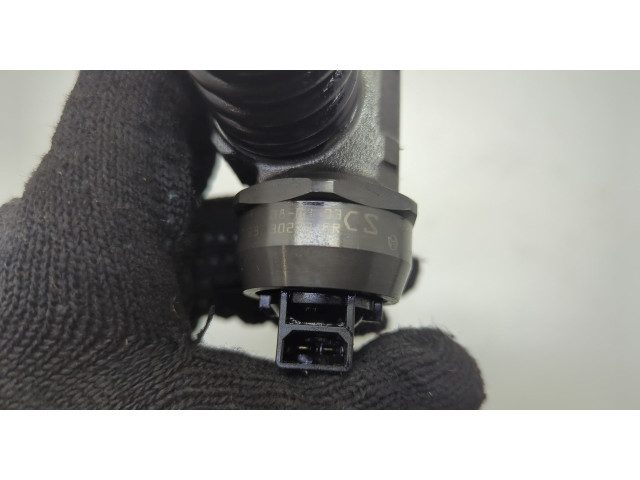 Форсунка топливная Volkswagen Golf 5 2003-2009 038130073BN