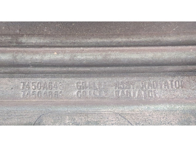 Решетка радиатора Mitsubishi Outlander 2012-2021