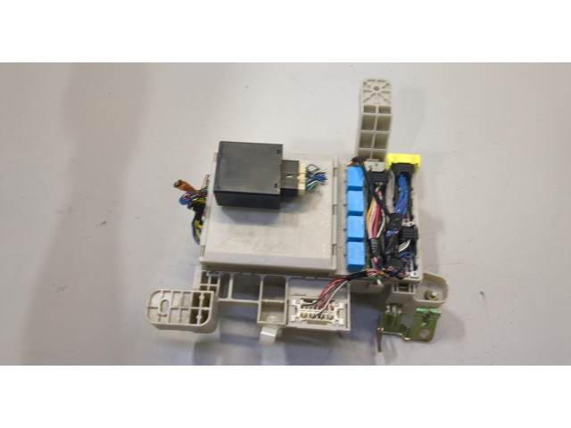 Блок предохранителей Lexus GX 2002-2009 8273060091