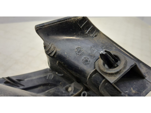 Задний фонарь          