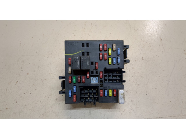 Блок предохранителей Hummer H2 15058033