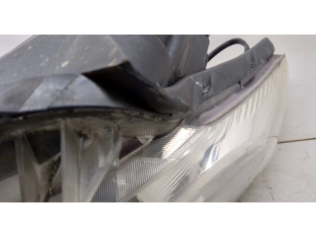 Фара передняя  Toyota Urban Cruiser правая 