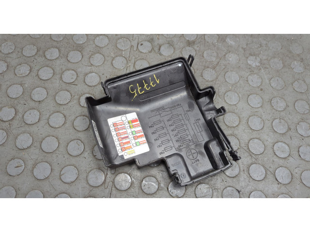 Крышка блока предохранителей  Tesla Model S 2012-2016         