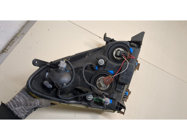 Фара передняя  Toyota Corolla Verso 2004-2009 левая 