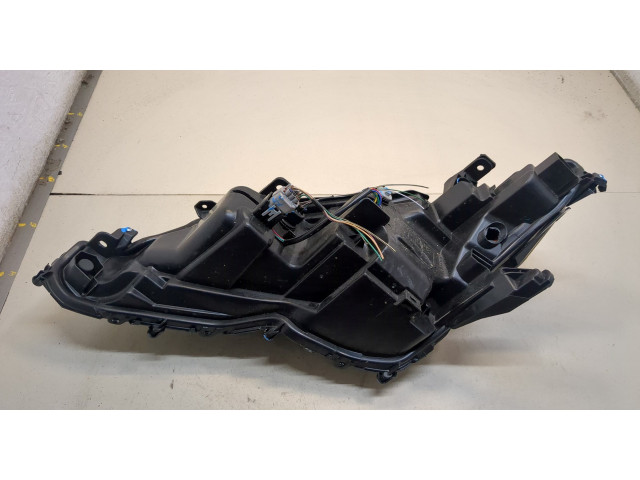 Фара передняя  Toyota Camry XV70 2017-2021 правая 