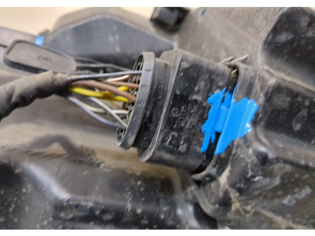 Фара передняя Volkswagen Caddy 2004-2015 левая