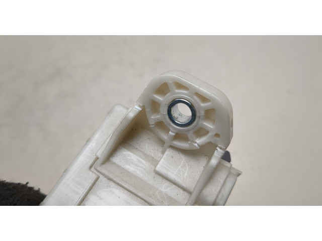 Блок предохранителей  Lexus IS 2005-2016      8273053050   