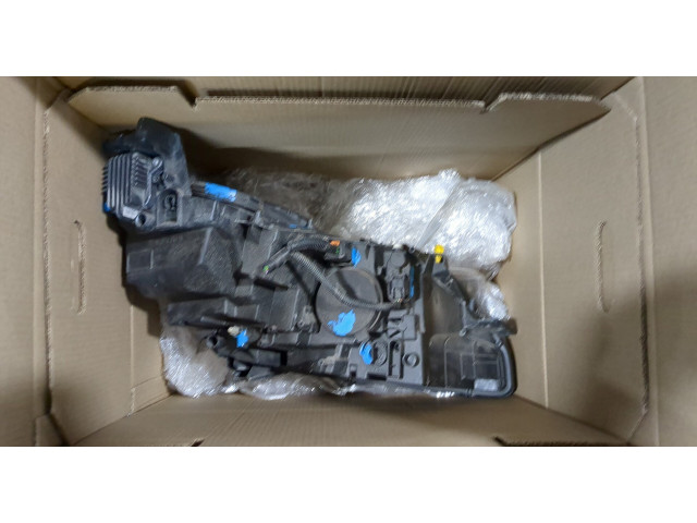 Фара передняя  Peugeot 5008 2017-2020 левая 