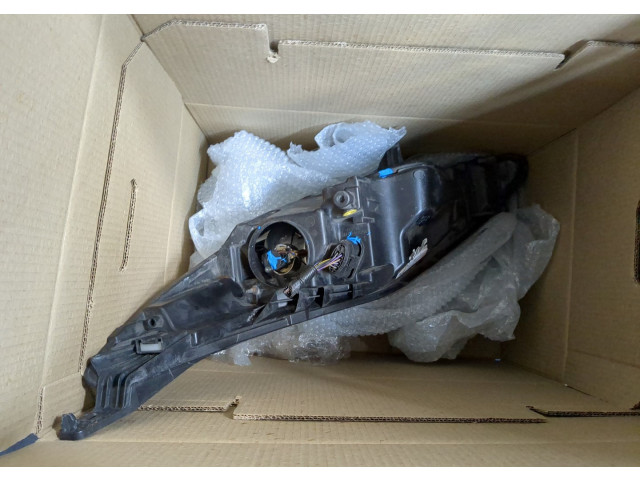 Фара передняя  Ford Fiesta 2008-2013 правая 