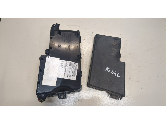 Блок предохранителей  Ford Focus 2 2005-2008           1.6