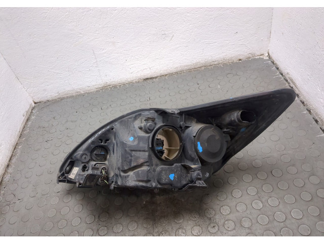 Фара передняя  Ford Focus 2 2008-2011 правая 