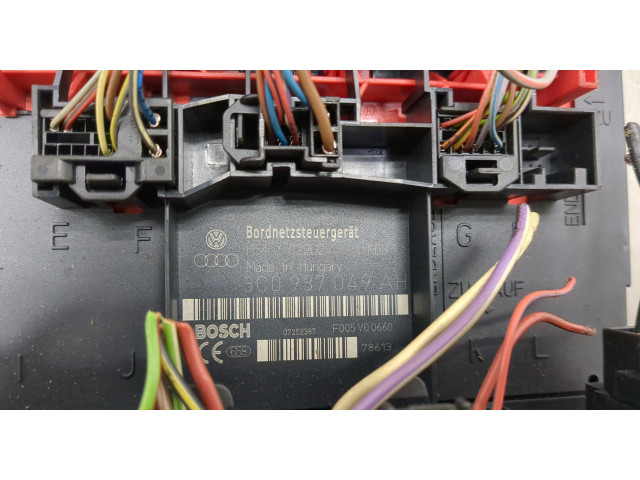 Блок реле  Volkswagen Caddy 2004-2015         