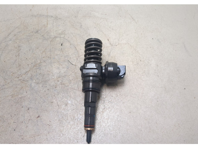 Форсунка топливная  Skoda Roomster 2006-2015    038130073AG     