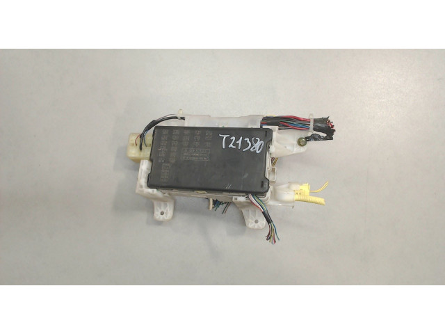 Блок предохранителей  Toyota Corolla Verso 2002-2004           1.8