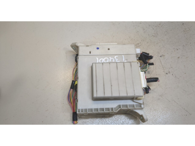 Блок предохранителей Lexus IS 2005-2013 273053025 2.2