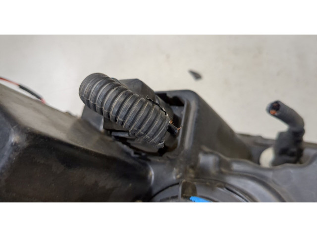 Фара передняя KIA Sorento 2002-2009 правая