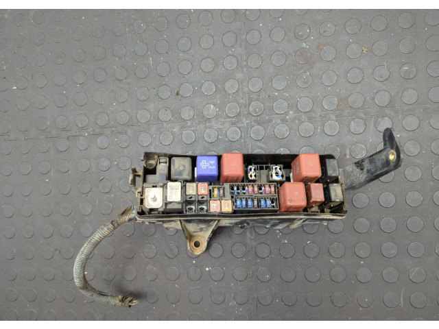 Блок предохранителей  Toyota Tundra 2000-2006      827410C010   