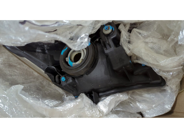 Фара передняя Nissan Pathfinder 2004-2014 левая