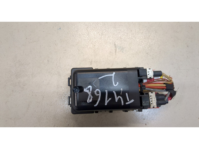 Блок предохранителей Citroen C4 2010-2015 9665492680