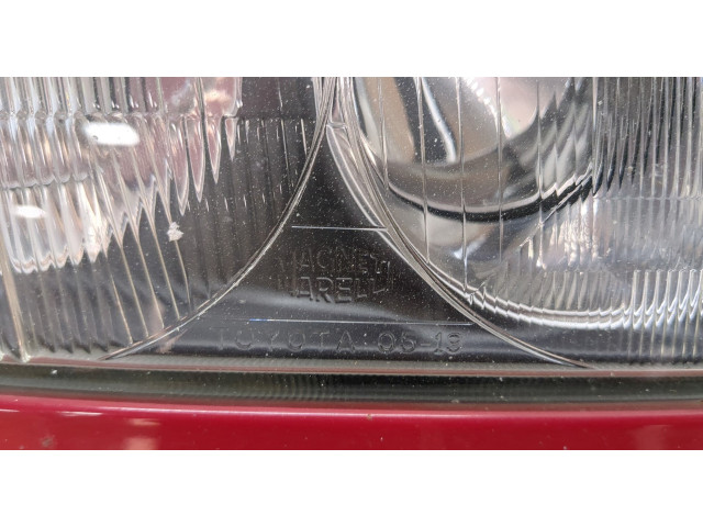 Фара передняя Toyota Avensis 1 1997-2003 правая