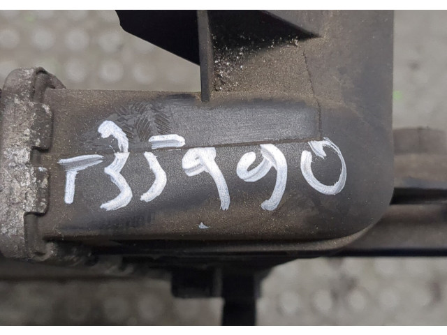 Интеркулер  Jeep Liberty 2002-2006 2.5      