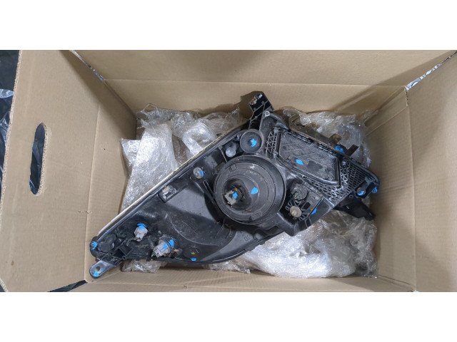 Фара передняя Toyota Prius 2003-2009 правая