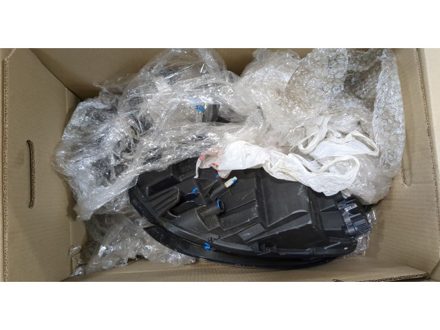 Фара передняя  Peugeot 3008 2016-2020 правая 