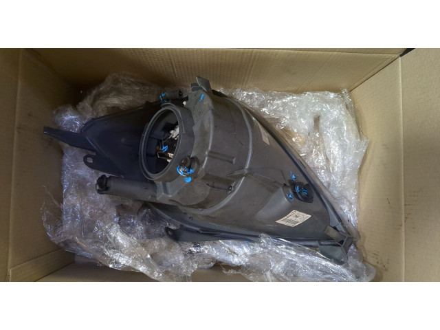 Фара передняя  Ford Fiesta 2001-2007 правая 