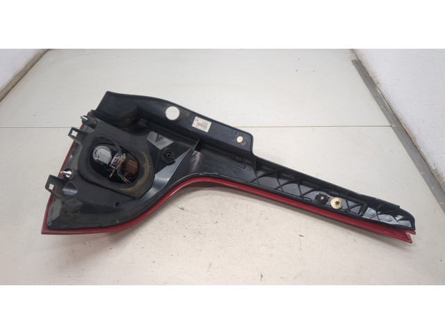 Задний фонарь          