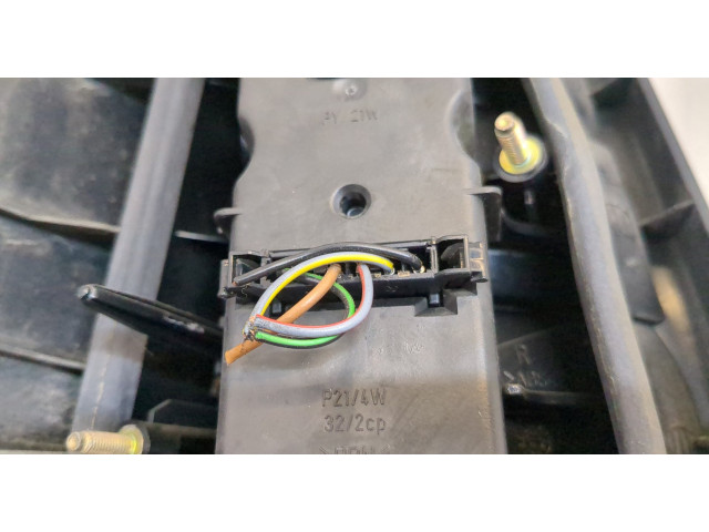 Задний фонарь          