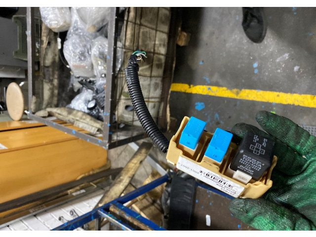 Блок реле  Toyota Highlander 1 2001-2007         