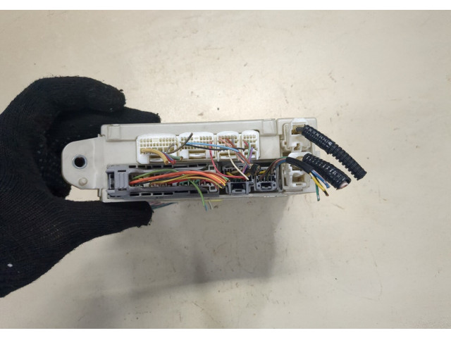 Блок предохранителей  Lexus IS 2005-2013      827053050    2.2