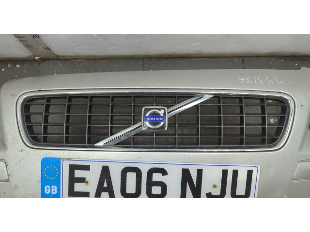 Решетка радиатора  Volvo S40 2004-          