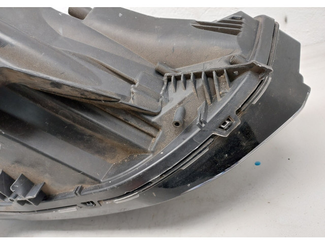 Фара передняя  Peugeot 3008 2016-2020 правая 