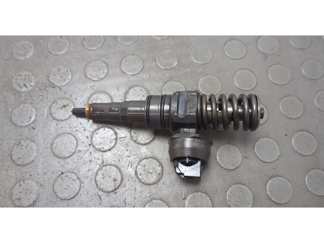 Форсунка топливная  Volkswagen Touareg 2006-2010         