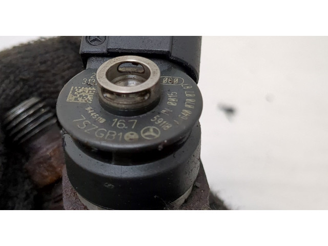 Форсунка топливная Mitsubishi Colt 2002-2012 MN960201