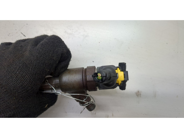 Форсунка топливная  Opel Combo 2001-2011    0445110083     