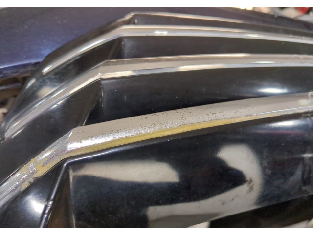 Решетка радиатора  Volkswagen Passat 7 2010-2019 Америка          561853651