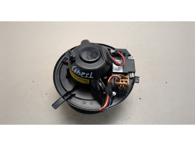 Моторчик печки Skoda Octavia (A5) 2004-2013 1K2820015G 1K2820015G