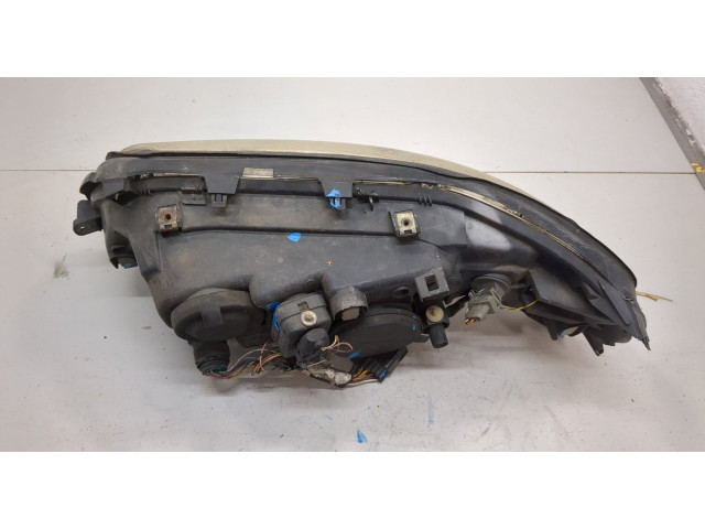 Фара передняя  Volvo V70 2001-2008 правая 