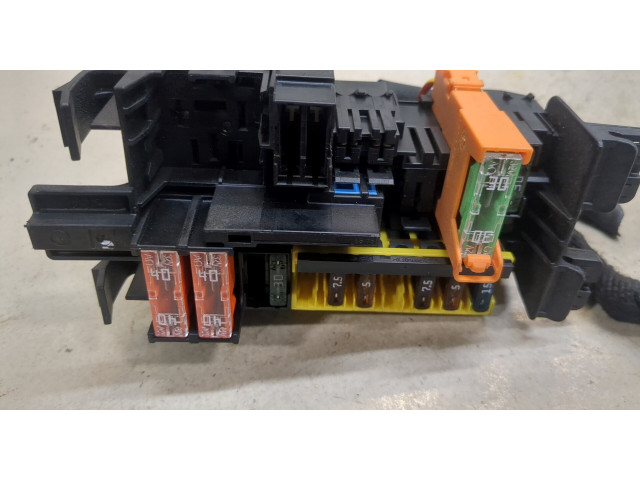 Блок предохранителей  Mercedes E W213      A2059067200   